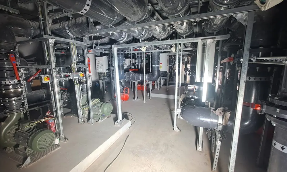 Pulse pump room - blur